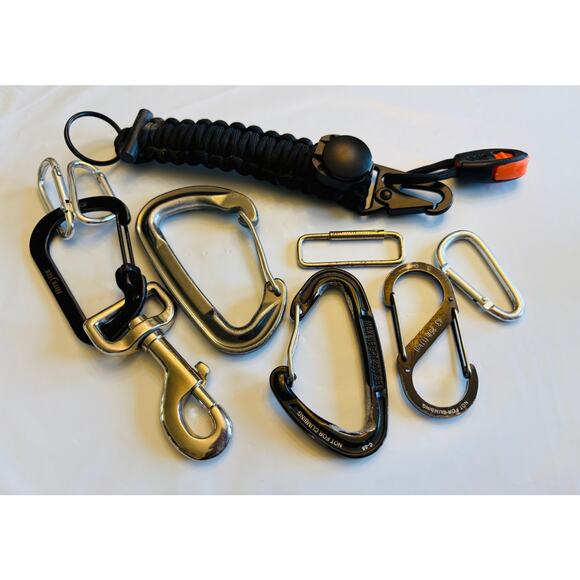 Lot of carabiner/clips, Holtzman Gorilla paracord keychain w firestarter & clip - Picture 4 of 6